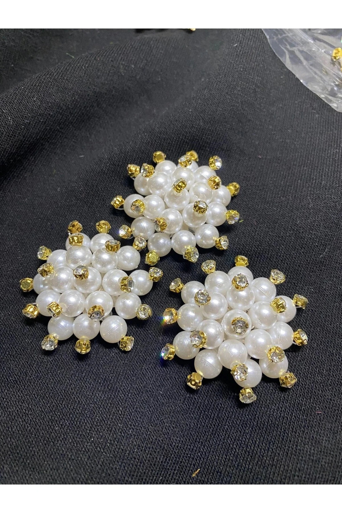 Beyaz İncili Gold Broş Taş Boncuk 50 Adet – Nikah Şekeri ve Süsleme Aksesuarı