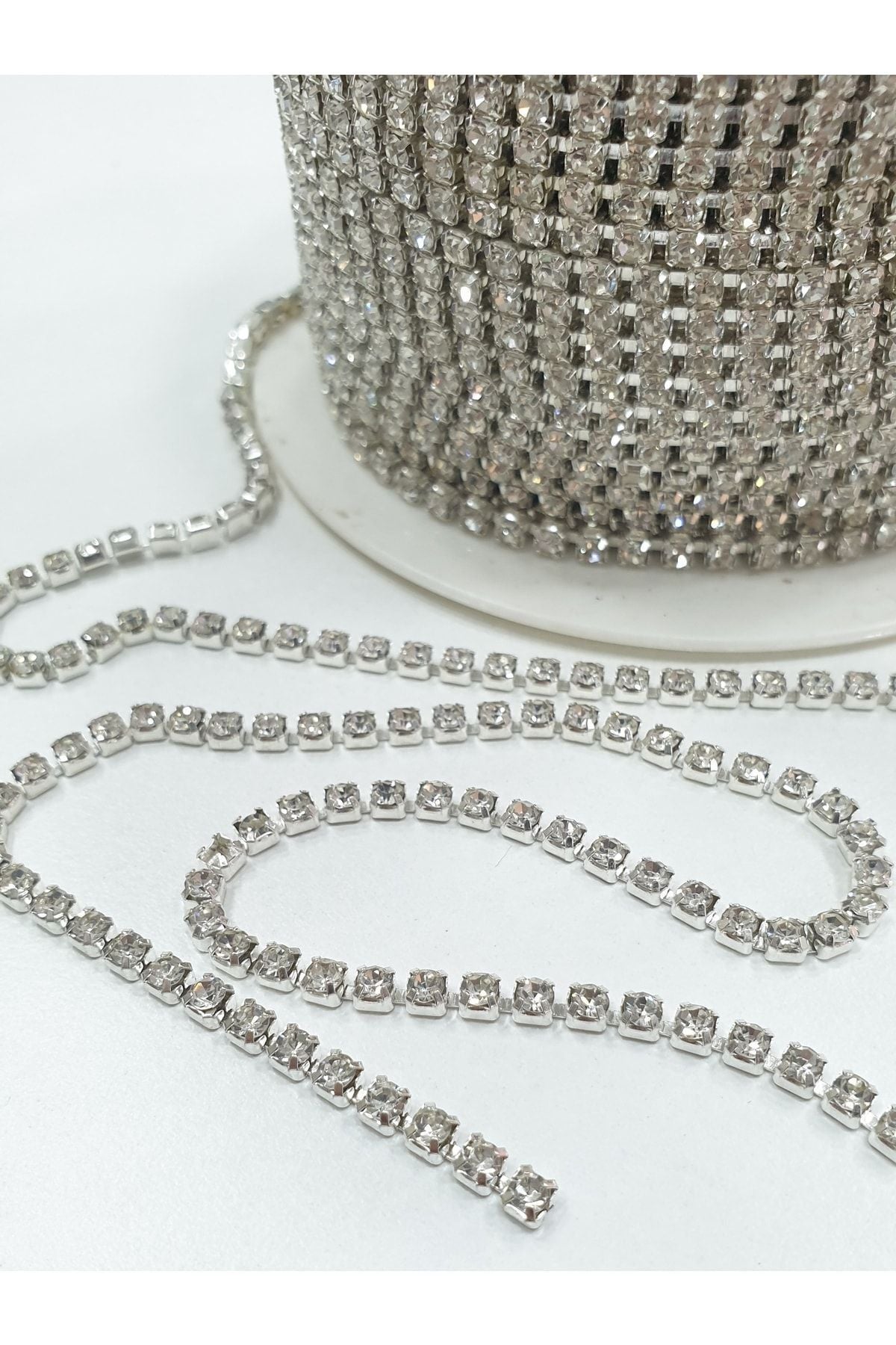 Taşlı Şerit SS12 (2,5 mm) Gümüş Kasa – Sık Dizilim Kristal Taş Şerit 50 Metre