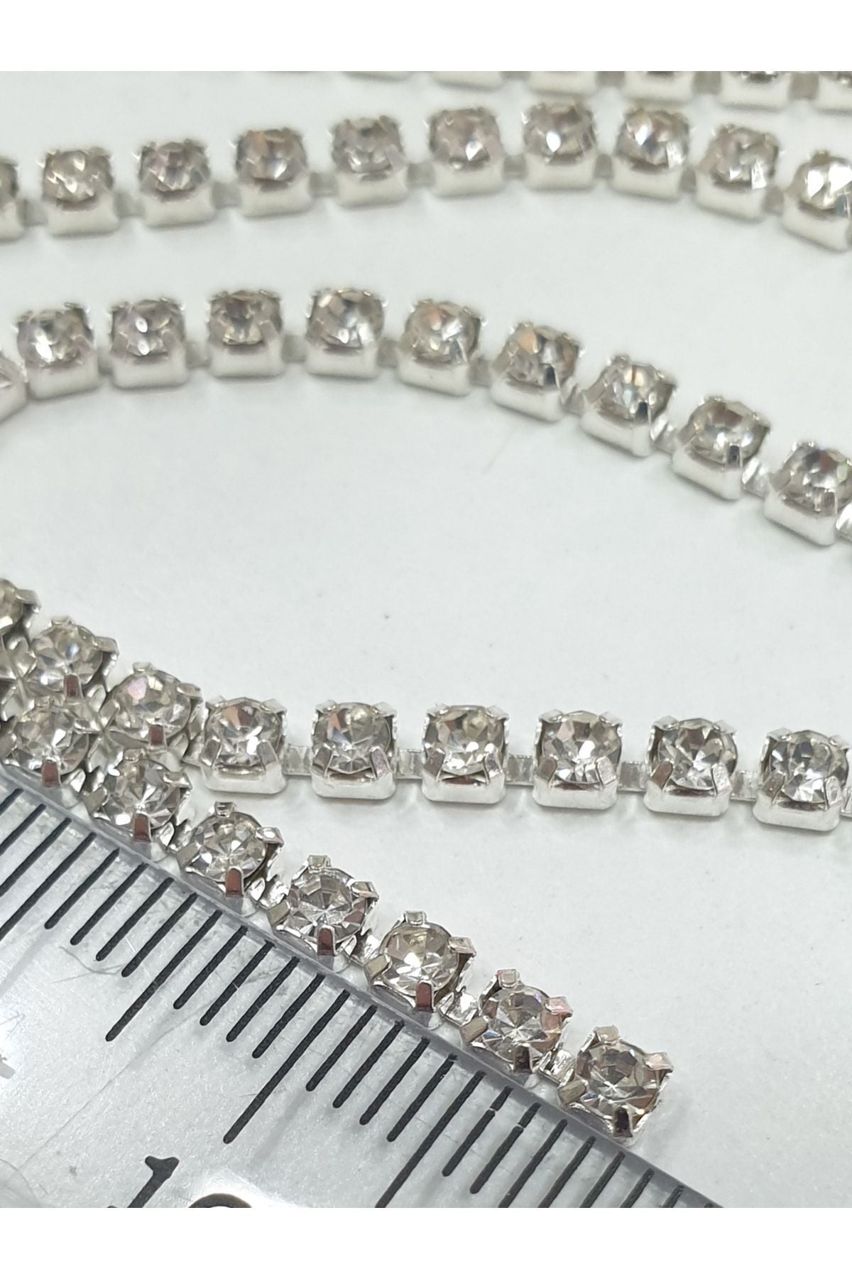 Taşlı Şerit SS12 (2,5 mm) Gümüş Kasa – Sık Dizilim Kristal Taş Şerit 50 Metre