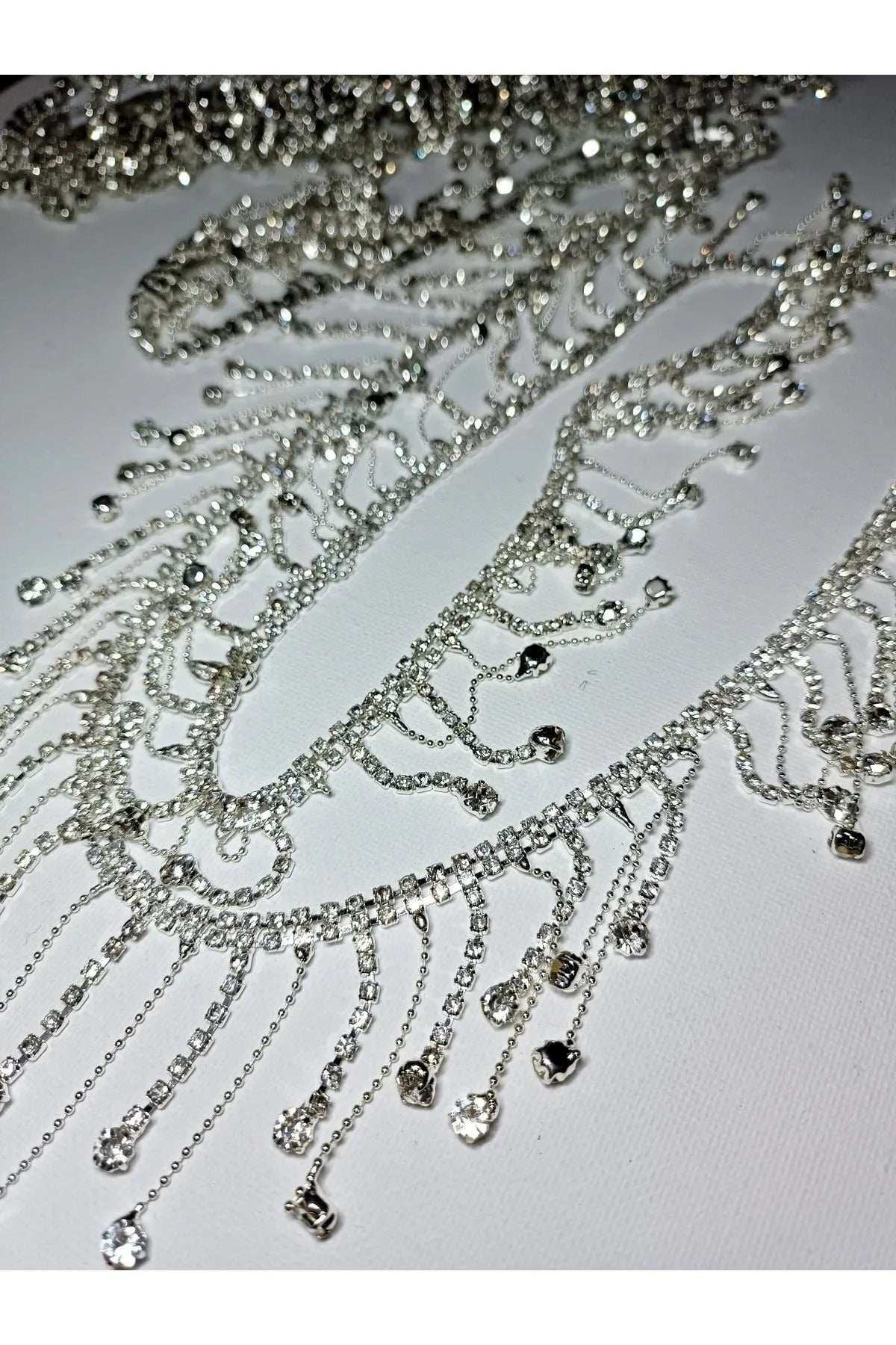 Kristal Taşlı Zincirli Saçak Şerit 5 Metre – Abiye, Gelinlik ve Dekorasyon Süsleme Aksesuarı