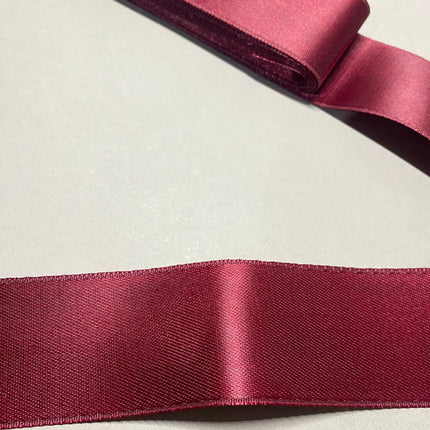 Bordo Saten Kurdele 4 cm 5 Metre – Parlak Dekoratif Şerit, Hediye Paketleme, Kına ve Hobi Süsleme